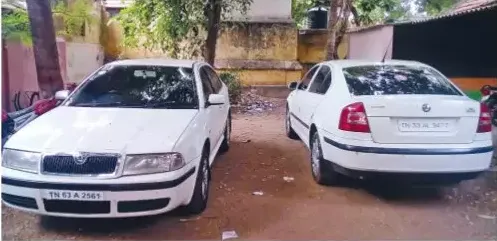  Police arrest counterfeit note gang,2 Luxury car, cash seized!